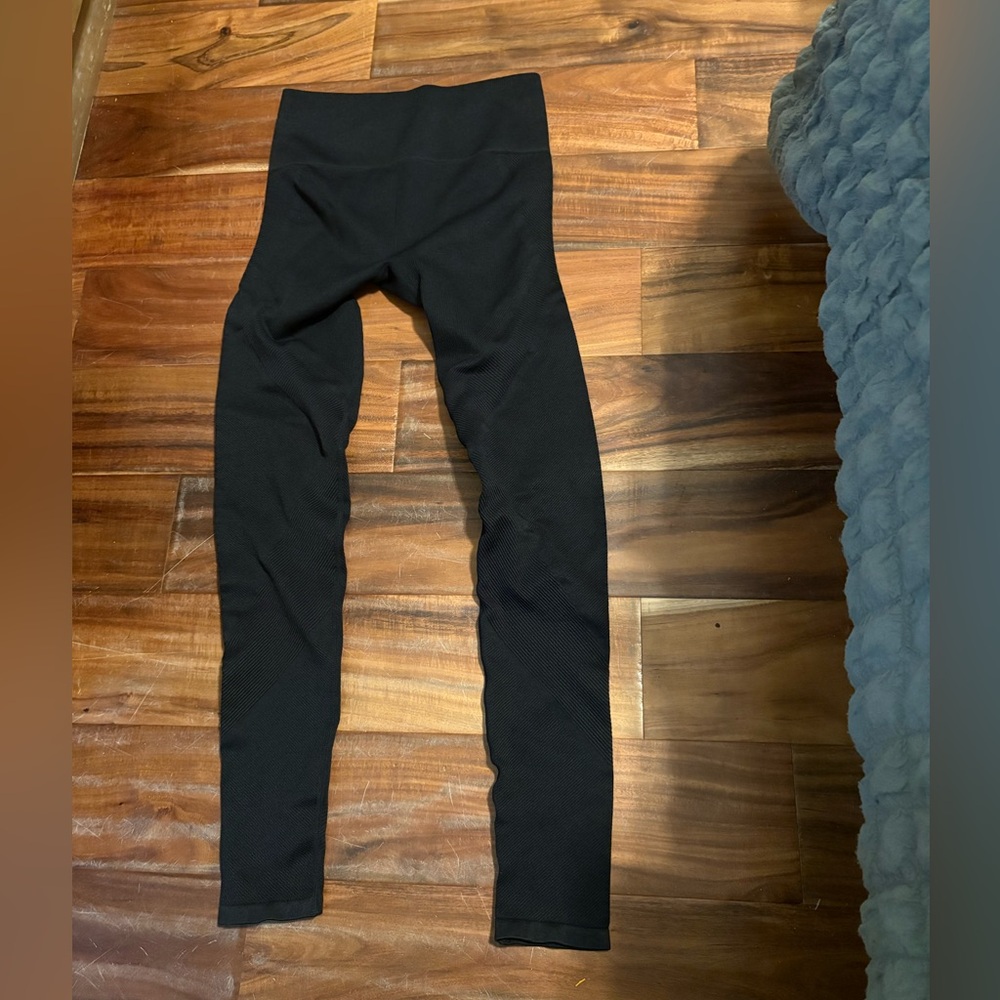 Fabletics Seamless High Waisted Black Leggings Size S (0957)